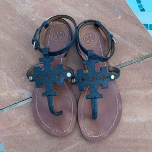 Tory Burch Phoebe Leather flat sandal in Tan/Black